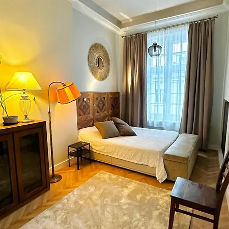 4m High In Heart Of Warsaw! Warschau