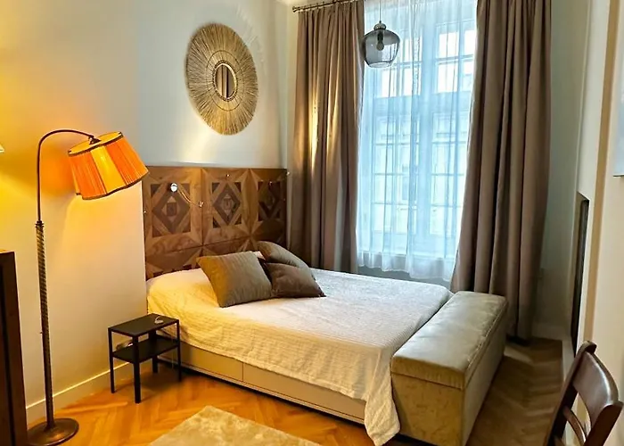 4m High In Heart Of Warsaw! Warsaw