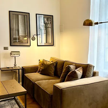 4m High In Heart Of Warsaw! Βαρσοβία