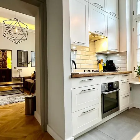4m High In Heart Of Warsaw! Apartamento